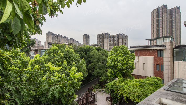 临湖而建独栋别墅探寻不同别墅建筑的窗外光景