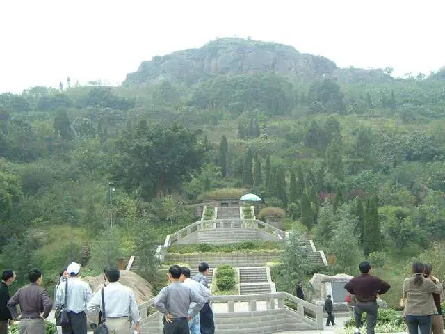 祖坟风水：庇护子孙后代的秘密，你知道吗？